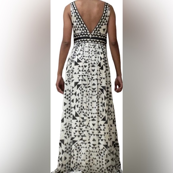 BcbgMaxAzria Embellished Plunging V- neck Silk Cream & Black Geo Maxi Dress - Picture 5 of 8